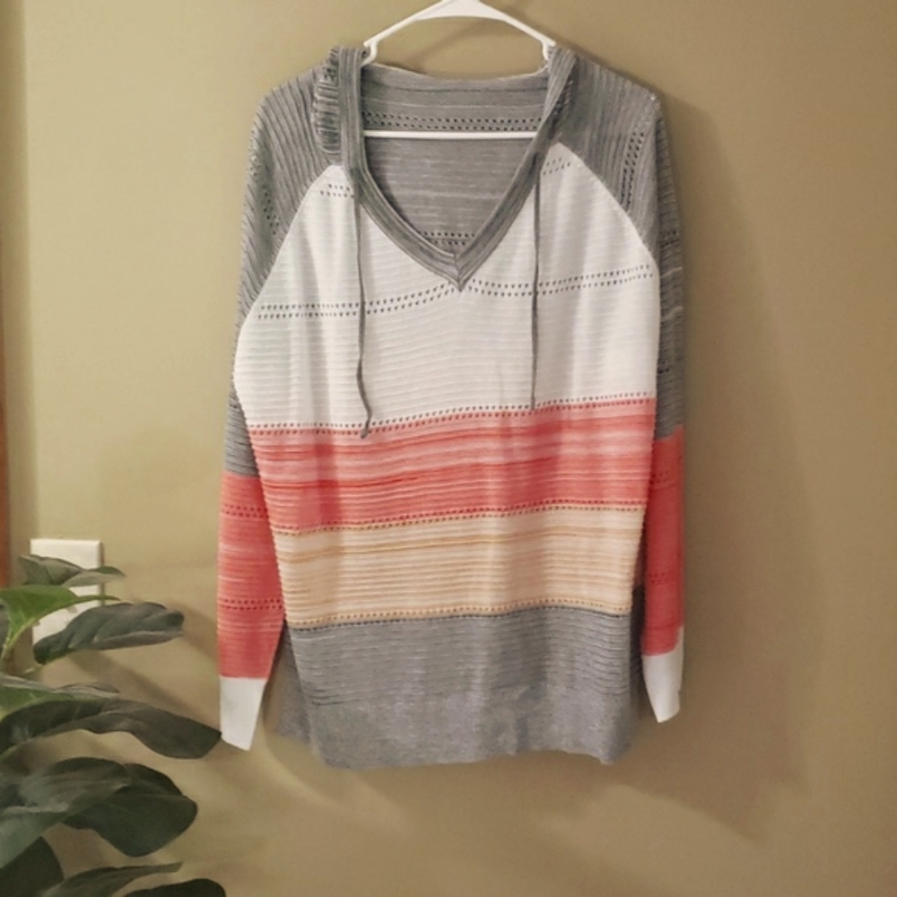 Light summer sweater with hood